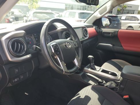 Used 2022 Toyota Tacoma SR5 w/ Technology Package RWD image 11