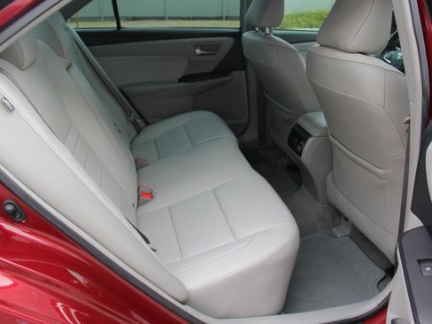 Used 2017 Toyota Camry XLE w/ Moonroof Package image 30