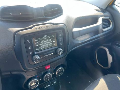 Used 2016 Jeep Renegade Latitude w/ Popular Equipment Group AWD/4WD image 24