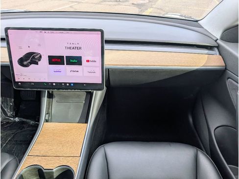 Used 2018 Tesla Model 3 Mid Range image 25