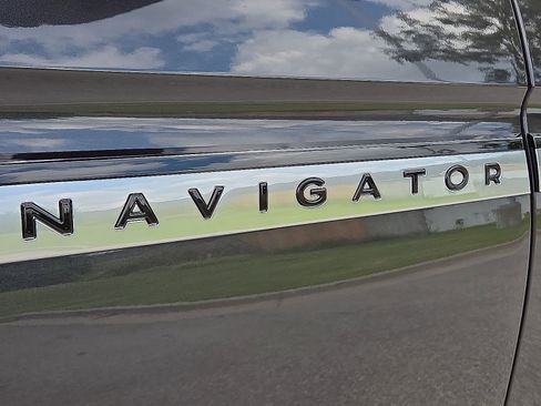 New 2025 Lincoln Navigator L Reserve image 8
