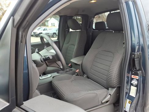 Used 2021 Nissan Frontier SV w/ SV Utility Package image 12