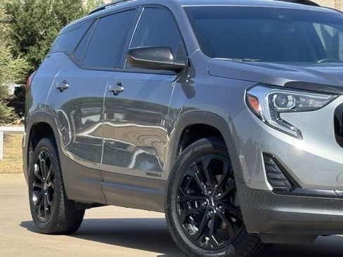 Used 2020 GMC Terrain SLE w/ Elevation Edition FWD image 3