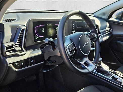 Used 2025 Kia Sportage LX image 10