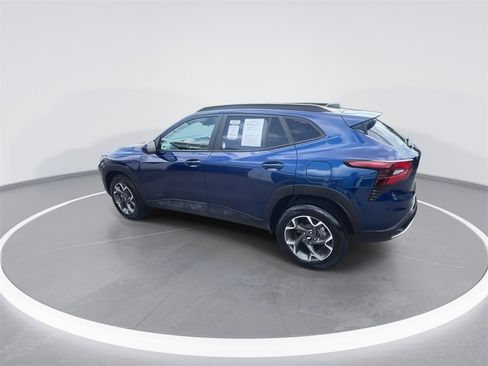 Used 2024 Chevrolet Trax LT w/ Driver Confidence Package image 6