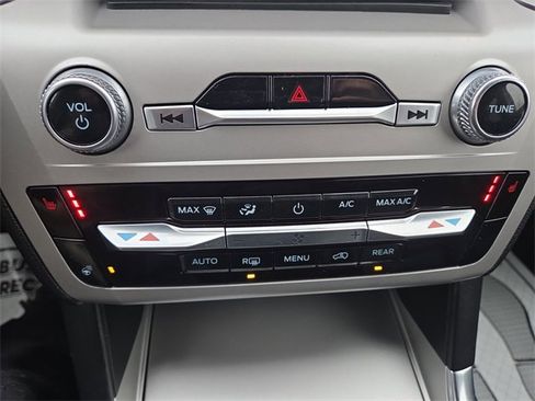 Certified 2022 Ford Explorer XLT w/ Equipment Group 202A image 33