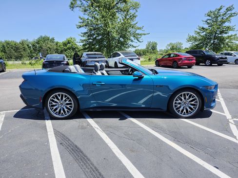 Used 2026 Ford Mustang Premium RWD image 11