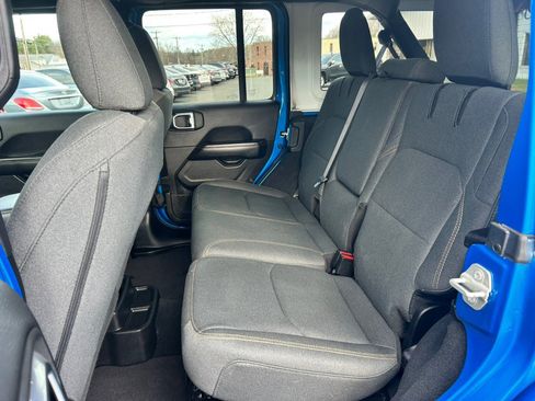 Used 2024 Jeep Wrangler Sahara image 20