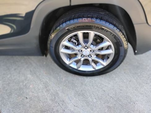 Used 2024 GMC Terrain SLT image 11