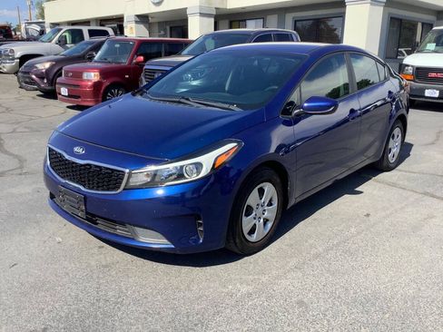 Used 2017 Kia Forte LX FWD image 2