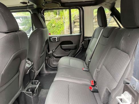 Used 2022 Jeep Wrangler Unlimited Sport AWD/4WD image 11