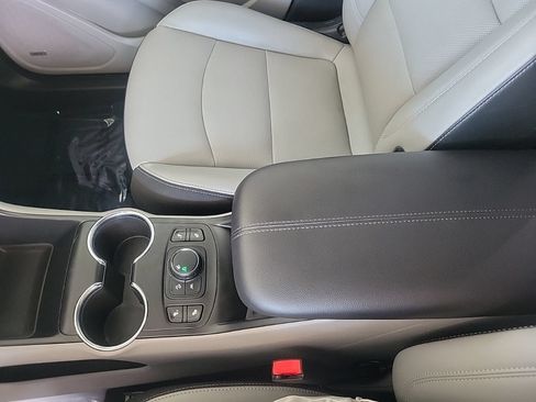 Used 2023 GMC Terrain SLT w/ Infotainment Package II FWD image 21