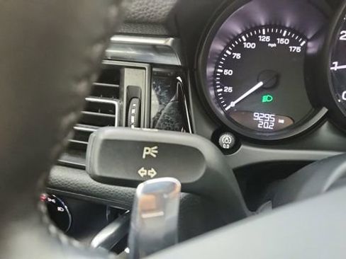 Used 2024 Porsche Macan image 41