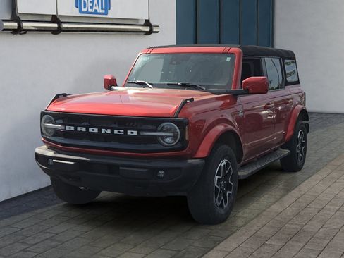 Used 2023 Ford Bronco Outer Banks AWD/4WD image 3