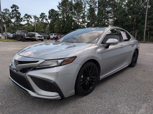 Used 2021 Toyota Camry XSE w/ Navigation Package FWD image 4