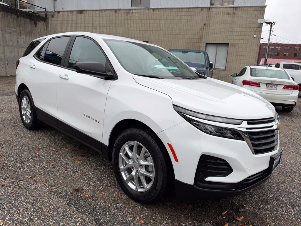 Used 2024 Chevrolet Equinox LS w/ LS Convenience Package FWD image 9