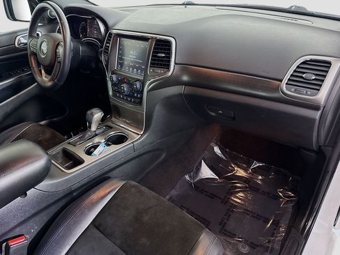 Used 2017 Jeep Grand Cherokee Altitude RWD image 30