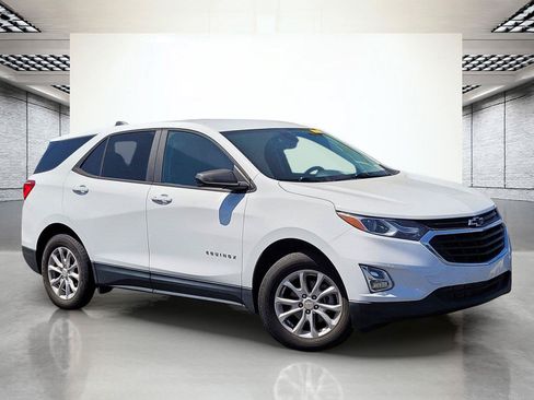 Used 2020 Chevrolet Equinox LS w/ LS Convenience Package AWD/4WD image 2
