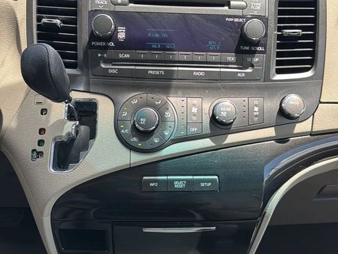 Used 2012 Toyota Sienna LE FWD image 34