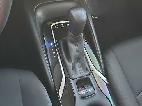 Used 2022 Toyota Corolla LE image 29