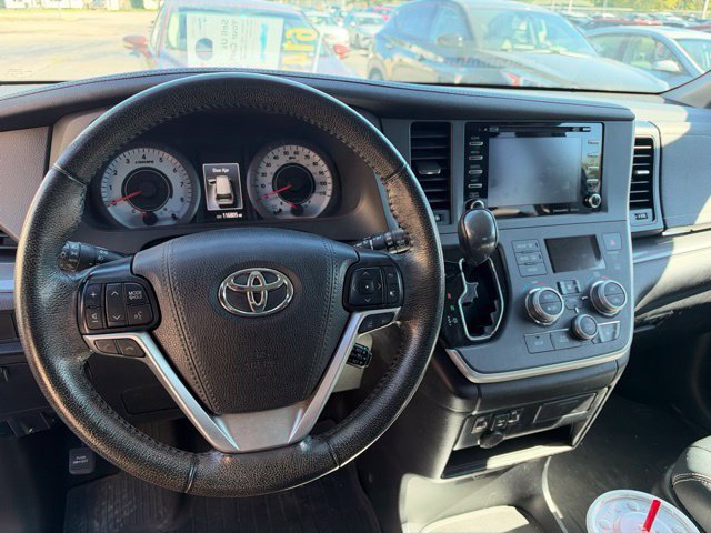 Used 2020 Toyota Sienna SE w/ Nightshade Edition FWD image 16