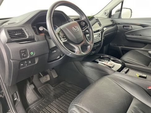 Used 2019 Honda Pilot Touring image 12