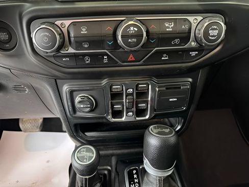 Used 2021 Jeep Wrangler Unlimited Sahara w/ Uconnect 4C Nav & Sound Group AWD/4WD image 12