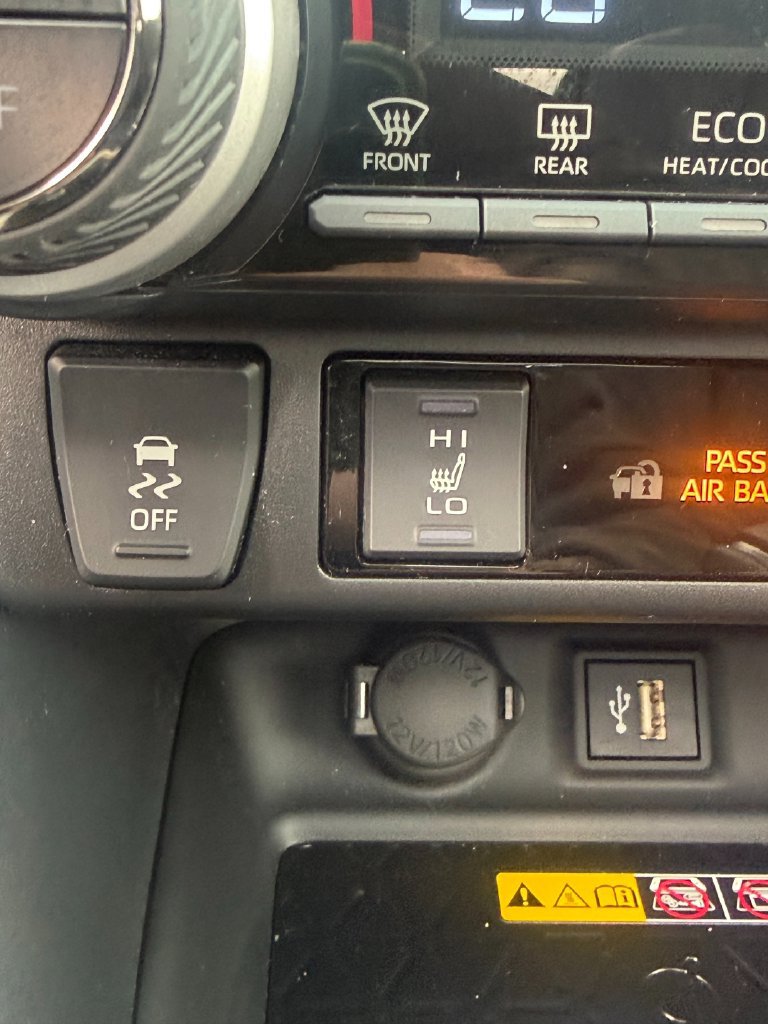 Used 2025 Toyota RAV4 XSE w/ Advanced Technology Package AWD/4WD image 17