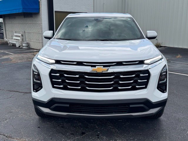 Used 2026 Chevrolet Equinox LT AWD/4WD image 2