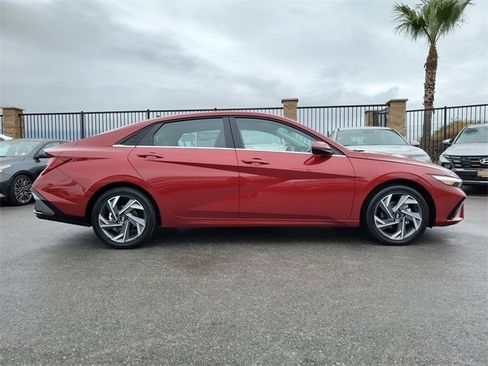 New 2025 Hyundai Elantra Limited image 26