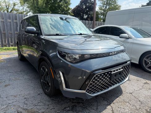 Used 2024 Kia Soul EX FWD image 2