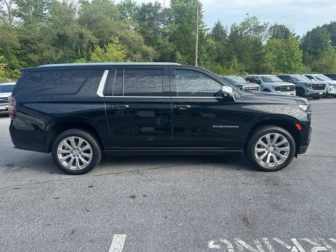 Used 2023 Chevrolet Suburban Premier AWD/4WD image 4