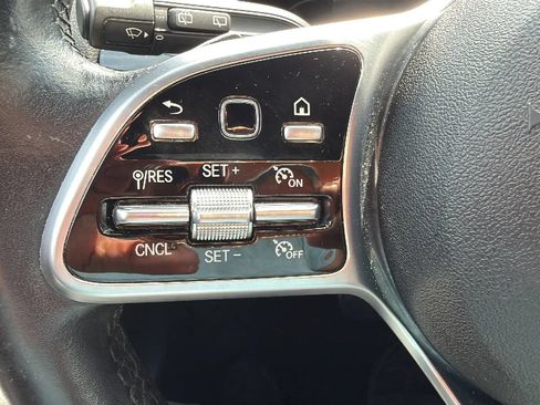 Used 2021 Mercedes-Benz GLA 250 4MATIC w/ Premium Package image 12
