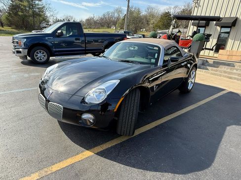Used 2009 Pontiac Solstice Convertible w/ Premium Package RWD image 7