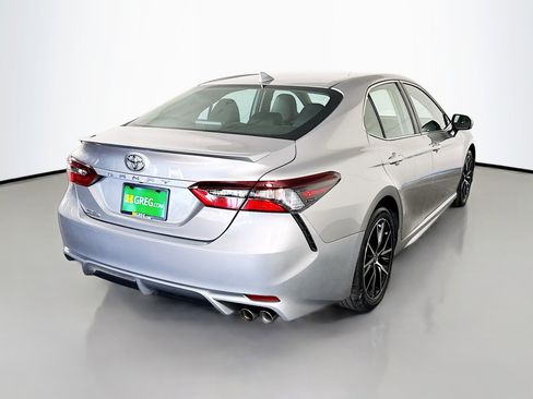 Used 2021 Toyota Camry SE image 10