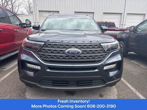 Used 2022 Ford Explorer XLT w/ Equipment Group 202A image 2