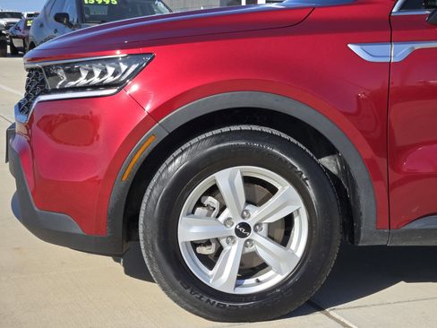 Used 2023 Kia Sorento LX image 8