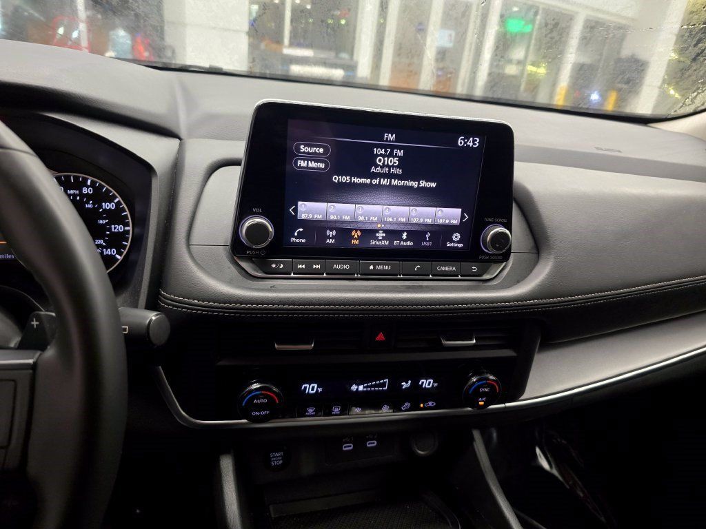 Used 2025 Nissan Rogue SV FWD image 21