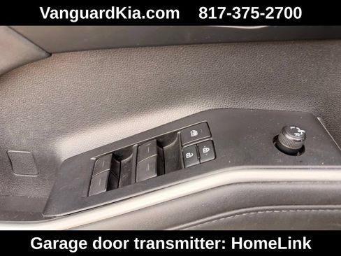 Used 2021 Toyota Highlander XLE FWD image 17