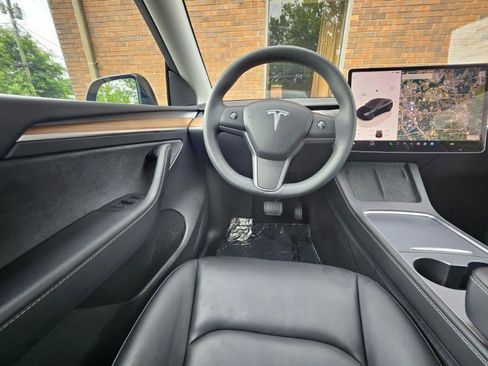 Used 2023 Tesla Model Y Long Range AWD/4WD image 5