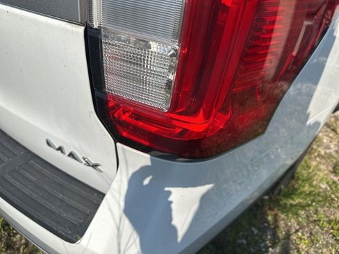 Used 2024 Ford Expedition Max XLT image 13