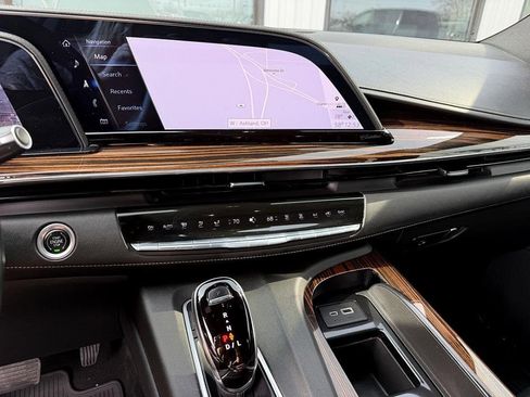 Used 2022 Cadillac Escalade Luxury image 19