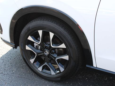 Used 2026 Honda HR-V EX-L image 11