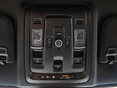 Used 2025 Chevrolet Suburban Z71 w/ Comfort Package image 41