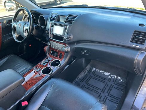 Used 2013 Toyota Highlander Limited AWD/4WD image 32