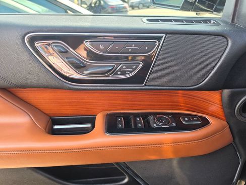 Used 2018 Lincoln Navigator Reserve w/ Technology Package AWD/4WD image 19