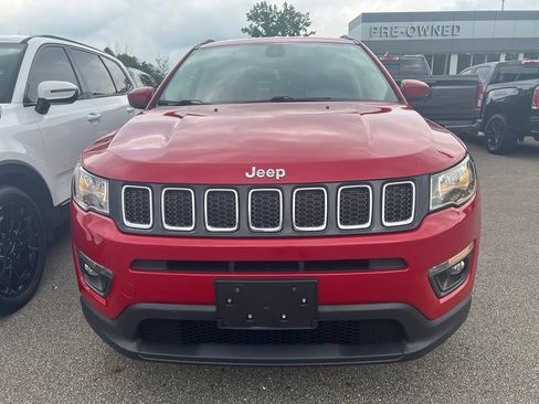 Used 2018 Jeep Compass Latitude w/ Cold Weather Group AWD/4WD image 3