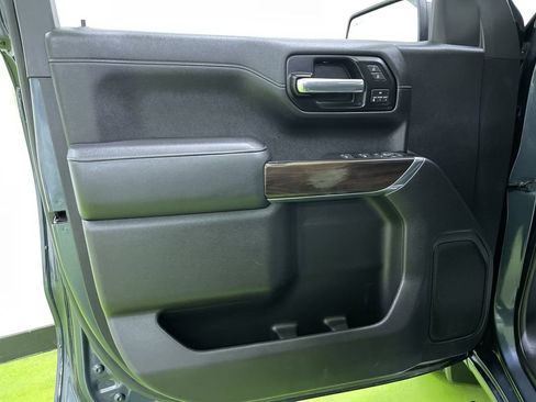 Used 2019 GMC Sierra 1500 SLT w/ Driver Alert Package I image 17