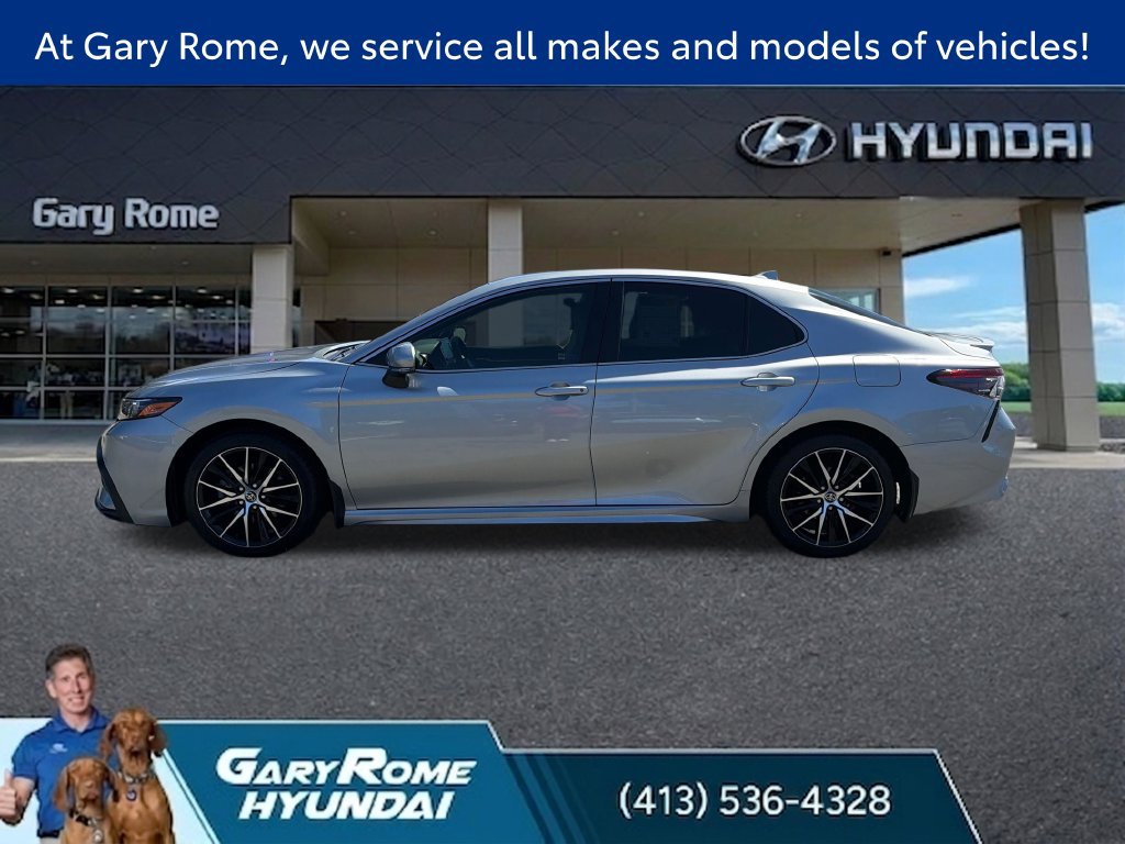 Used 2023 Toyota Camry SE AWD/4WD image 3