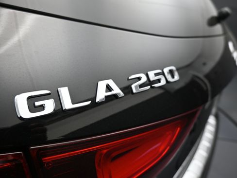 Certified 2021 Mercedes-Benz GLA 250 4MATIC image 12